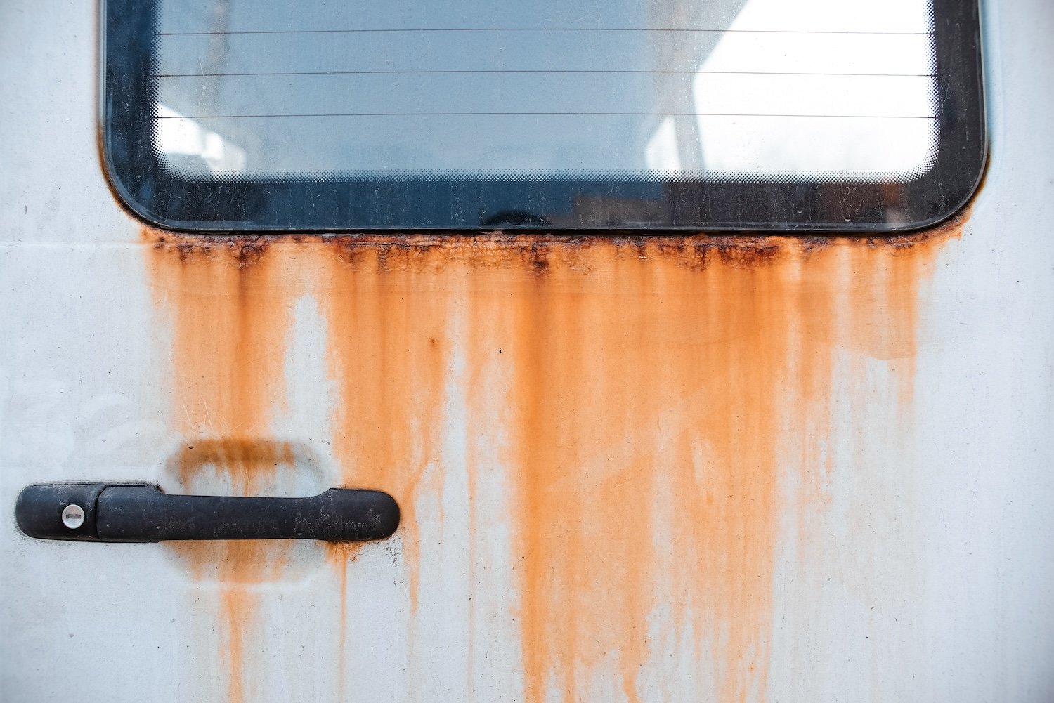 rust-on-the-back-door-of-trucks-rusty-smudges-at-2023-11-27-05-11-58-utc (1)